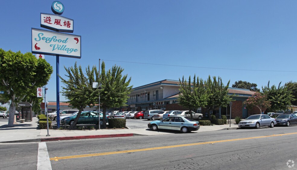 634-694 W Garvey Ave, Monterey Park, CA à louer - Photo du bâtiment - Image 2 de 2