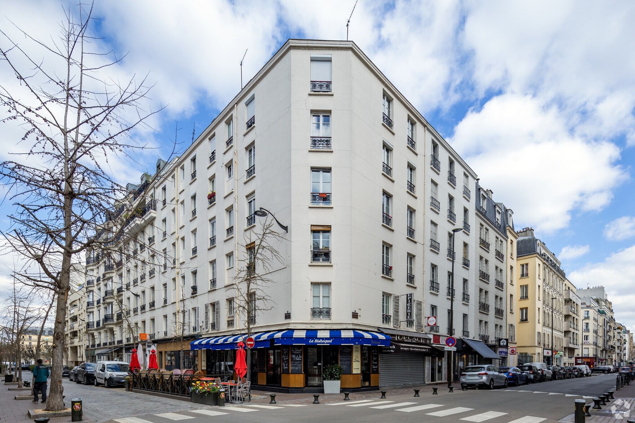 Retail in Levallois-Perret for lease Primary Photo- Image 1 of 6