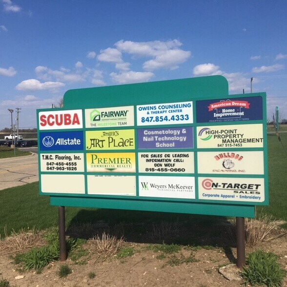 9203 S Trinity Dr, Lake In The Hills, IL à louer - Photo du bâtiment - Image 2 de 7