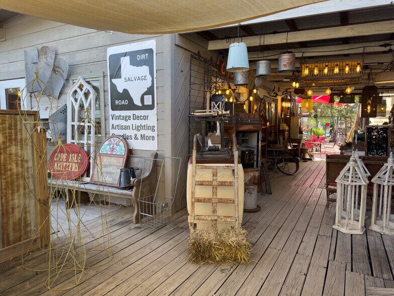 1706 Hunter Rd, New Braunfels, TX à vendre - Photo du bâtiment - Image 2 de 7