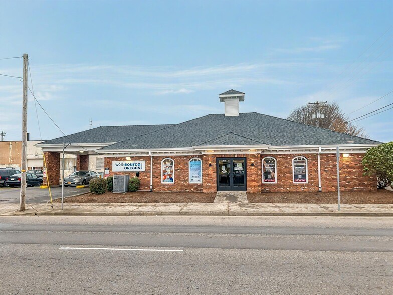 411 Pacific Ave, Tillamook, OR à vendre - Photo du bâtiment - Image 2 de 5