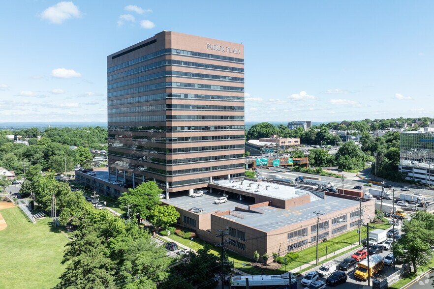400 Kelby St, Fort Lee, NJ à louer - Photo du bâtiment - Image 2 de 12