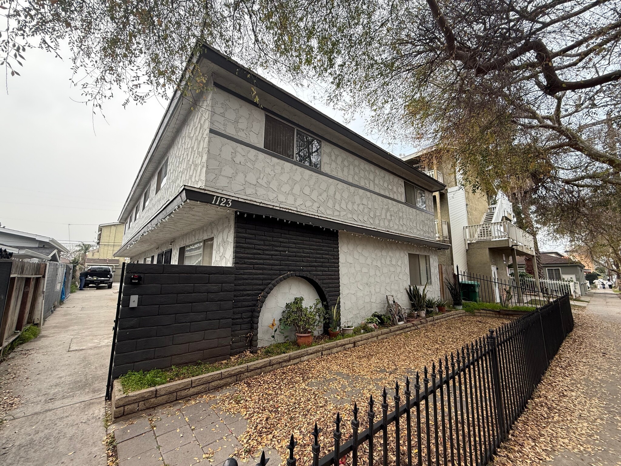 1123 Ohio Ave, Long Beach, CA for sale Primary Photo- Image 1 of 20