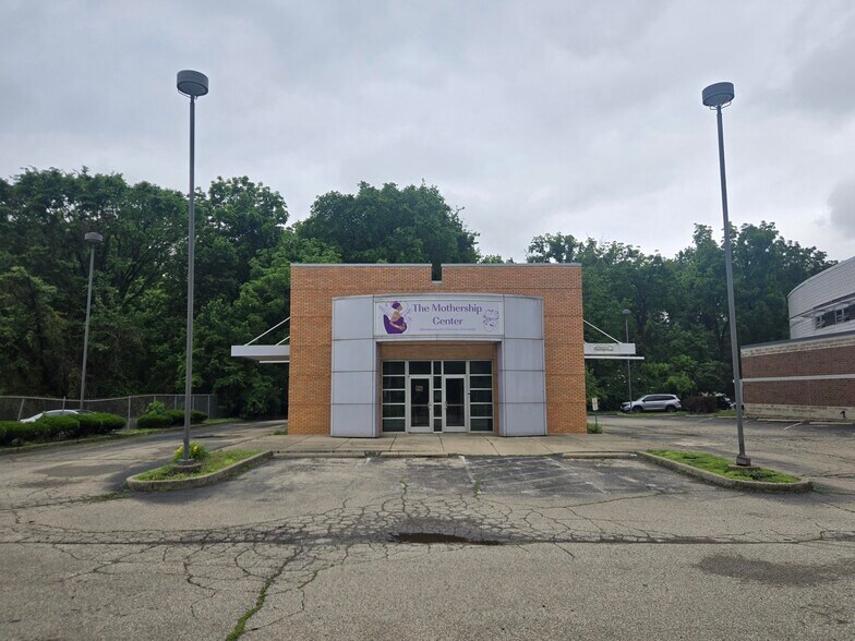 4365 Reading rd, Cincinnati, OH à louer - Photo du bâtiment - Image 1 de 3