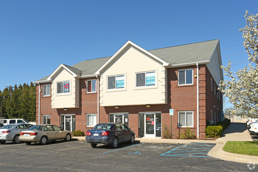 1004 S Michigan Ave, Howell, MI à louer - Photo du bâtiment - Image 1 de 7