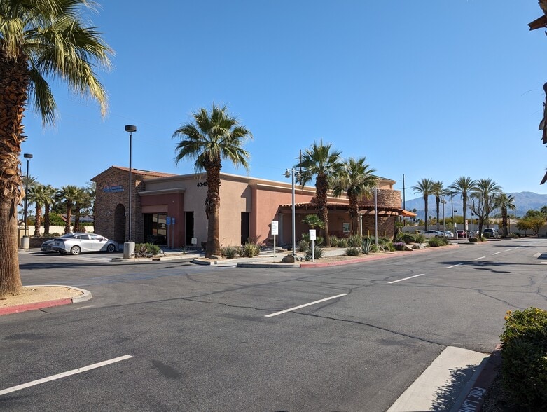 40101 Monterey Ave, Rancho Mirage, CA à louer - Photo du bâtiment - Image 3 de 3