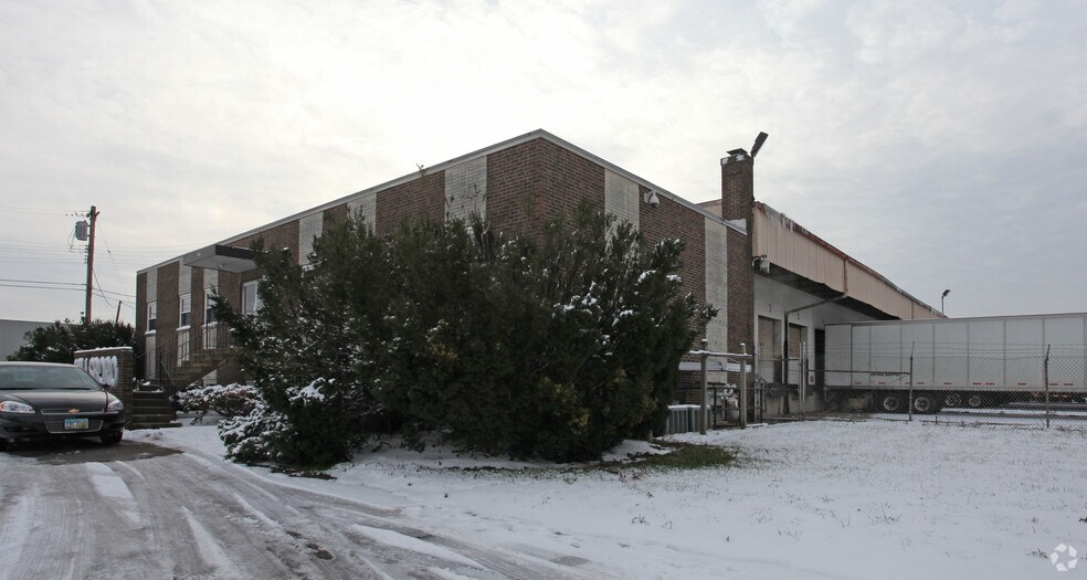 2889 E Crescentville Rd, West Chester, OH for lease - Building Photo - Image 2 of 2