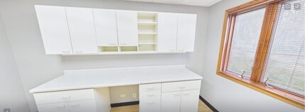 2210 Dean St, Saint Charles, IL for lease Interior Photo- Image 2 of 7