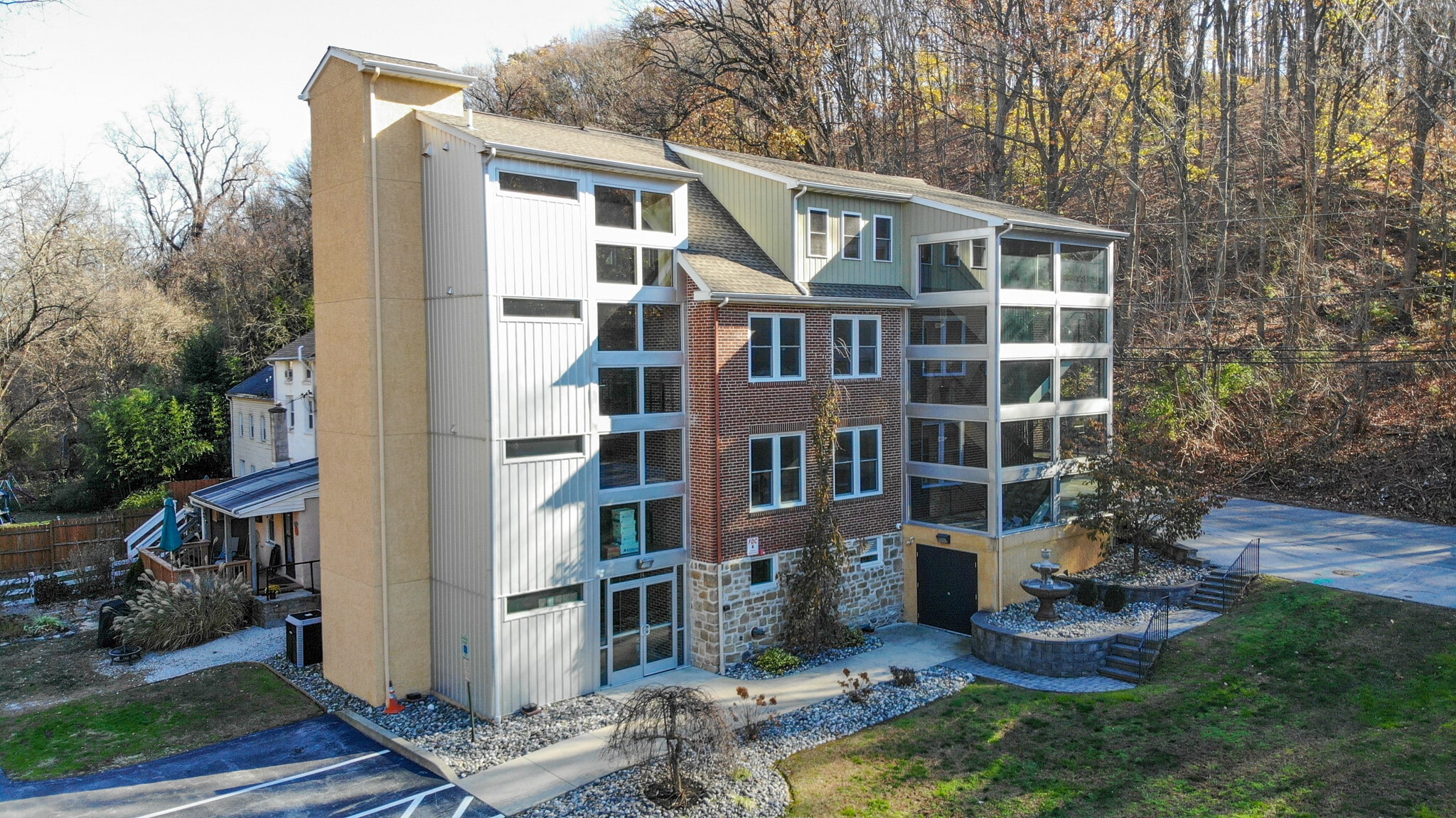 Balligomingo Buildings portfolio of 2 properties for sale on LoopNet.ca Primary Photo- Image 1 of 14