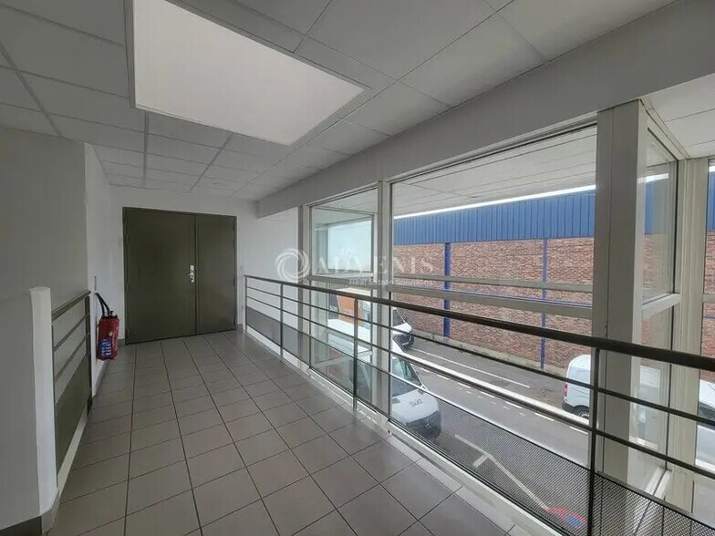 Office in Saint-Denis for lease - Interior Photo - Image 3 of 10