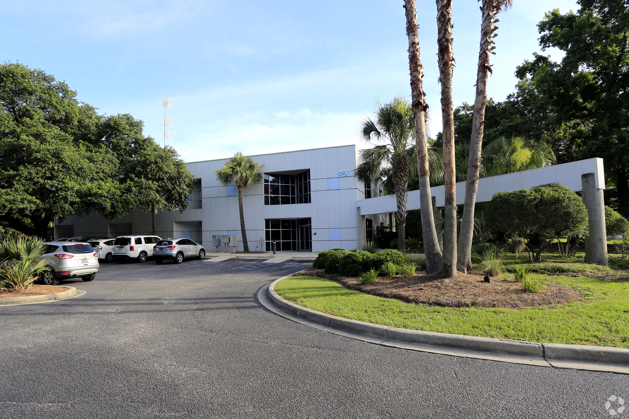 950 Houston Northcutt Blvd, Mount Pleasant, SC for lease Building Photo- Image 1 of 3