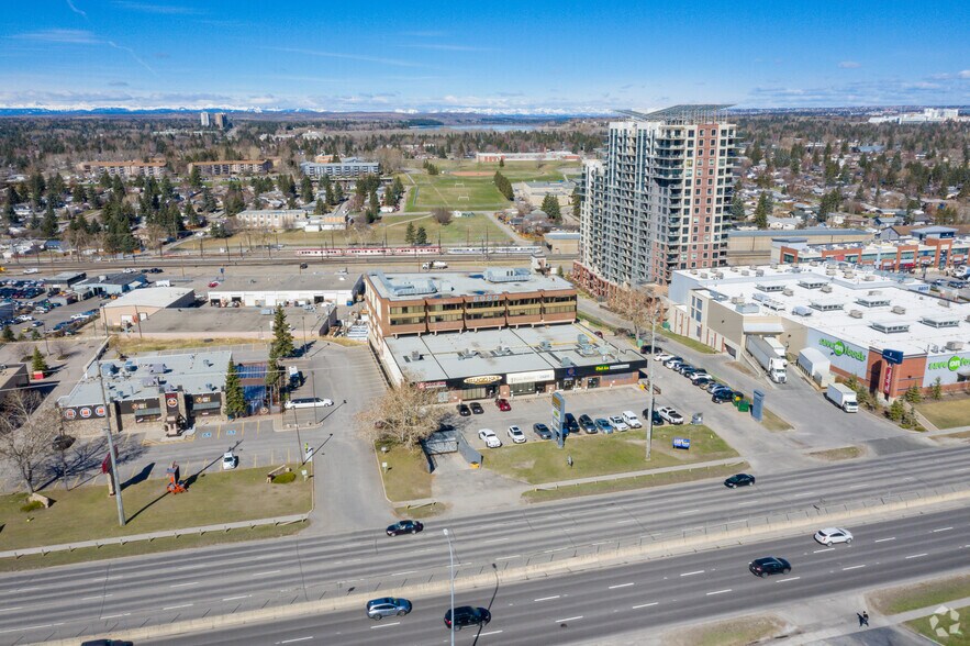 8989 Macleod Trl S, Calgary, AB à louer - Aérien - Image 3 de 3
