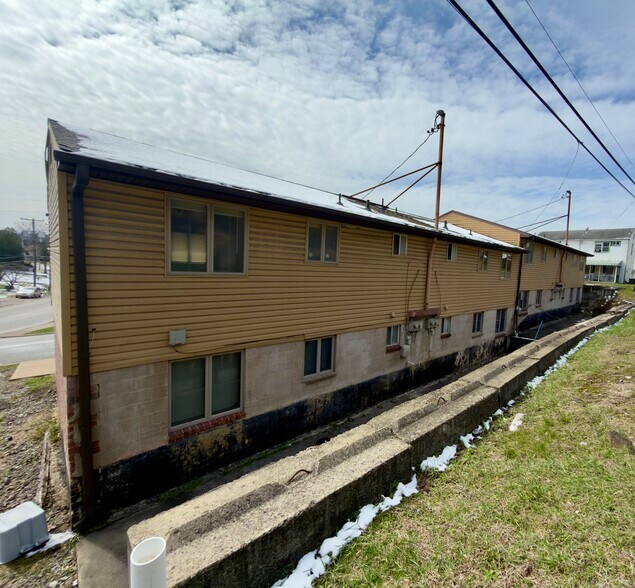 100 Carothers Dr, Turtle Creek, PA à vendre - Photo du bâtiment - Image 3 de 10