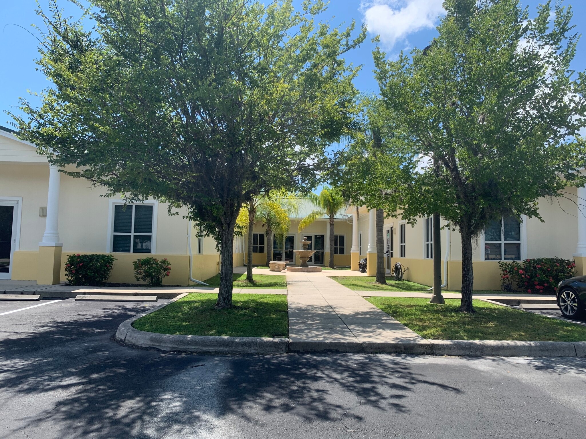 5586 Broadcast Ct, Lakewood Ranch, FL for lease Interior Photo- Image 1 of 7
