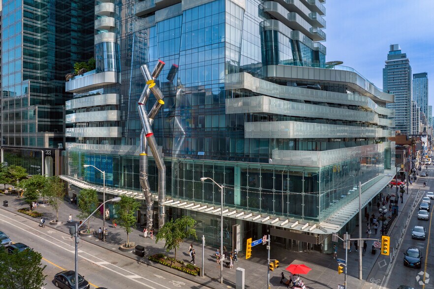 1 Bloor St E, Toronto, ON à vendre - Photo du bâtiment - Image 1 de 1