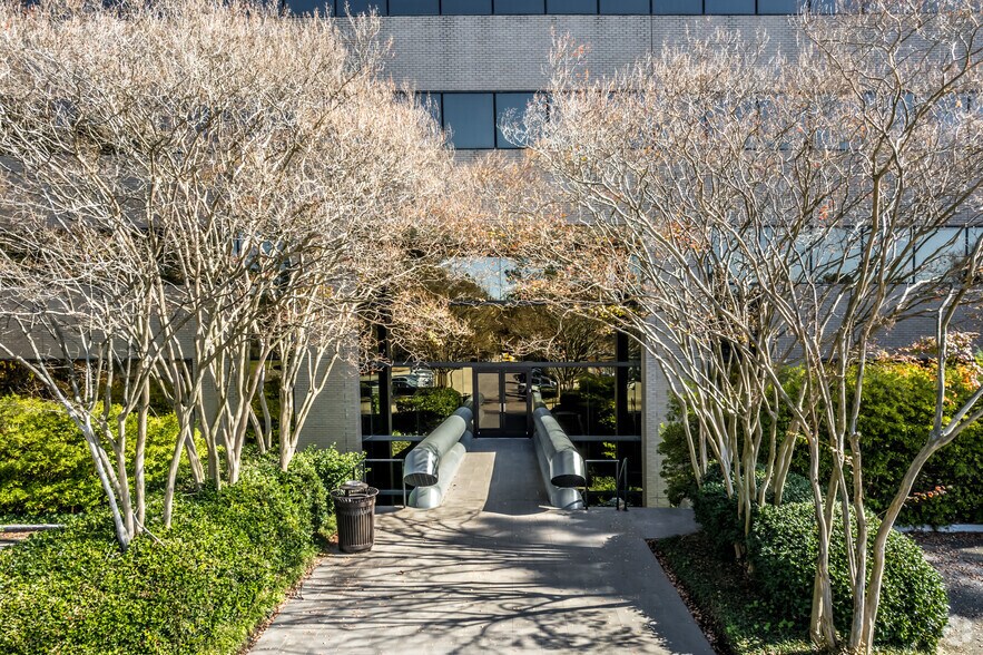 850 Ridge Lake Blvd, Memphis, TN à louer - Photo du bâtiment - Image 2 de 4