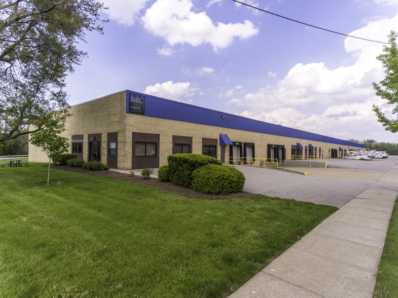 100 Hayes Dr, Brooklyn Heights, OH for lease - Building Photo - Image 2 of 4