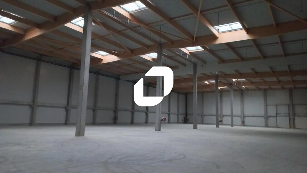 Industrial in Puiseux-en-France for lease - Interior Photo - Image 2 of 17