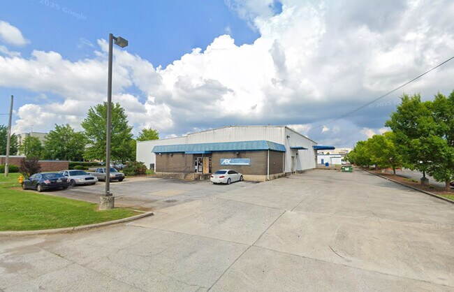 Plus de détails pour 2612 Leeman Ferry Rd SW, Huntsville, AL - Industriel à louer