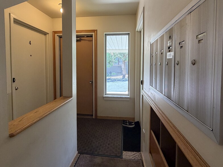 800 Brown St, Ann Arbor, MI à vendre - Photo du bâtiment - Image 2 de 11