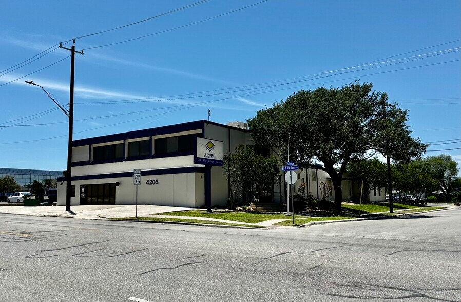 4205 San Pedro Ave, San Antonio, TX for lease - Building Photo - Image 3 of 11