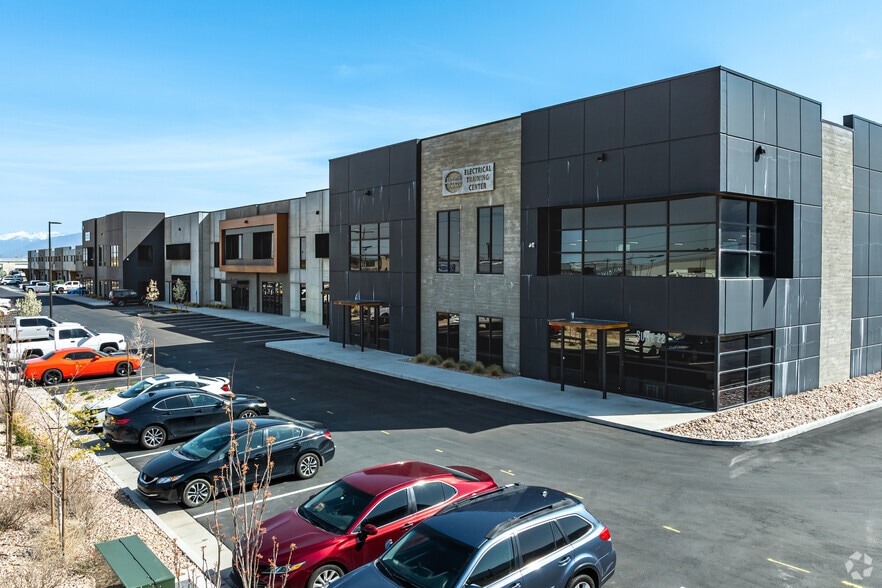 2511 S Redwood Rd W, Woods Cross, UT for lease - Primary Photo - Image 1 of 45