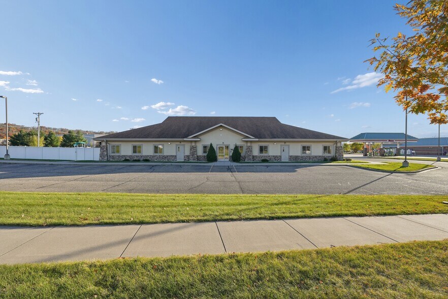 250 Quarry Rd, River Falls, WI à vendre - Photo du bâtiment - Image 1 de 14