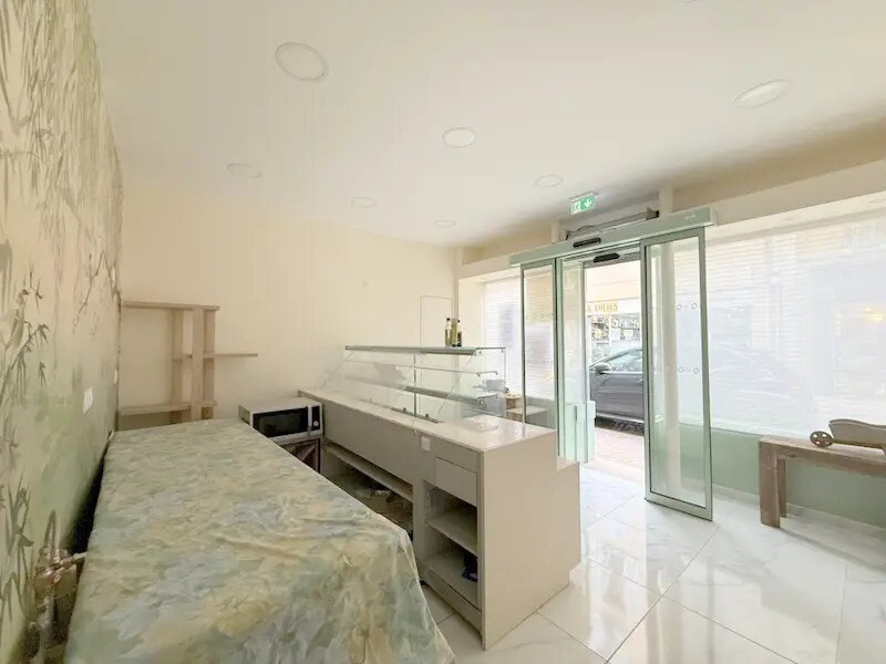 Commerce de détail dans Rueil-Malmaison à louer Photo intérieure- Image 1 de 5