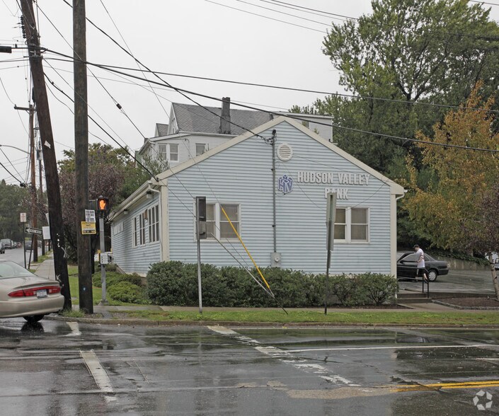 403 E Sandford Blvd, Mount Vernon, NY à louer - Photo du bâtiment - Image 2 de 8