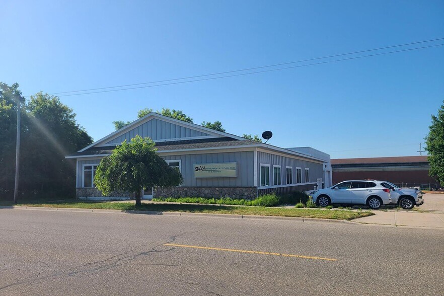 410 E Dowland St, Ludington, MI à louer - Photo du bâtiment - Image 3 de 12