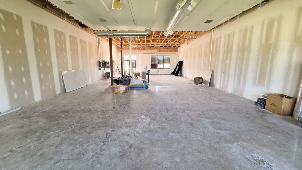 61 Hyperion Ct, Kingston, ON for lease - Building Photo - Image 3 of 4