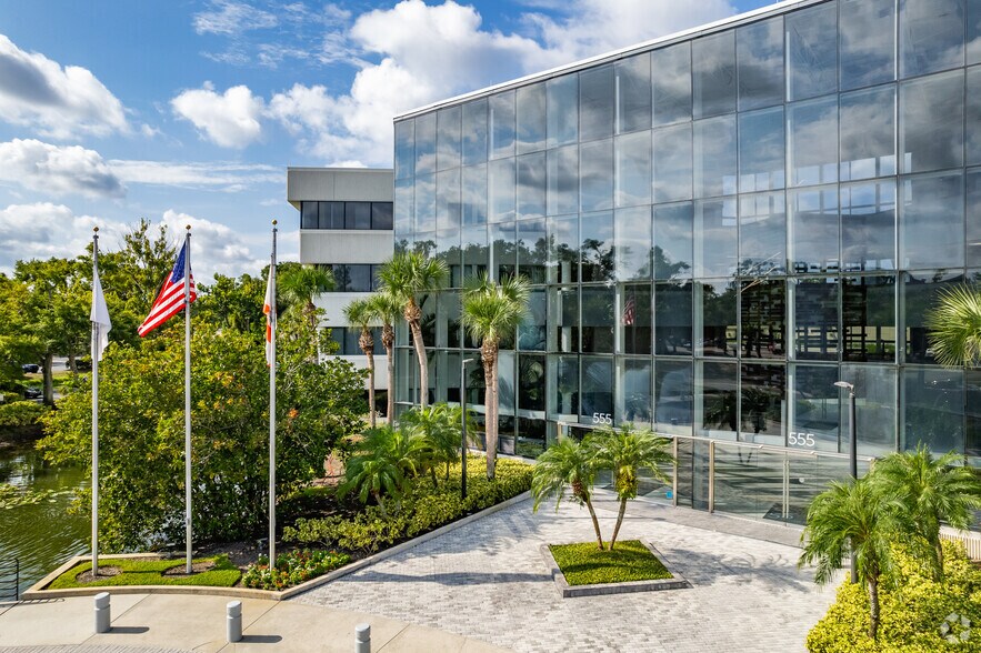 555 Winderley Pl, Maitland, FL à louer - Photo du bâtiment - Image 3 de 14