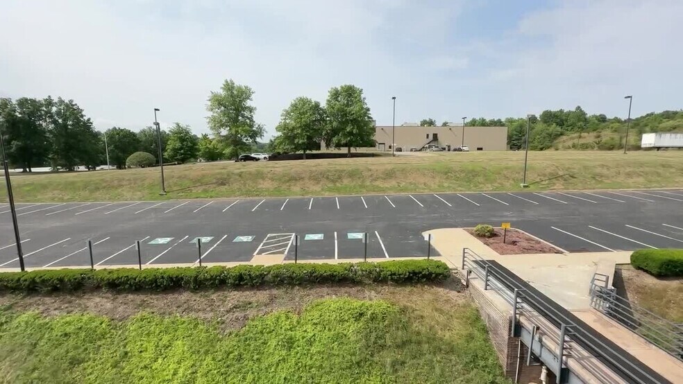 250 Park West Dr, Pittsburgh, PA à vendre - Vidéo sur l’inscription commerciale - Image 3 de 57