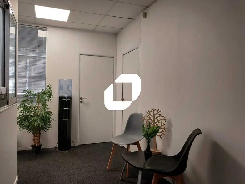 Office in Montpellier for lease - Interior Photo - Image 1 of 12