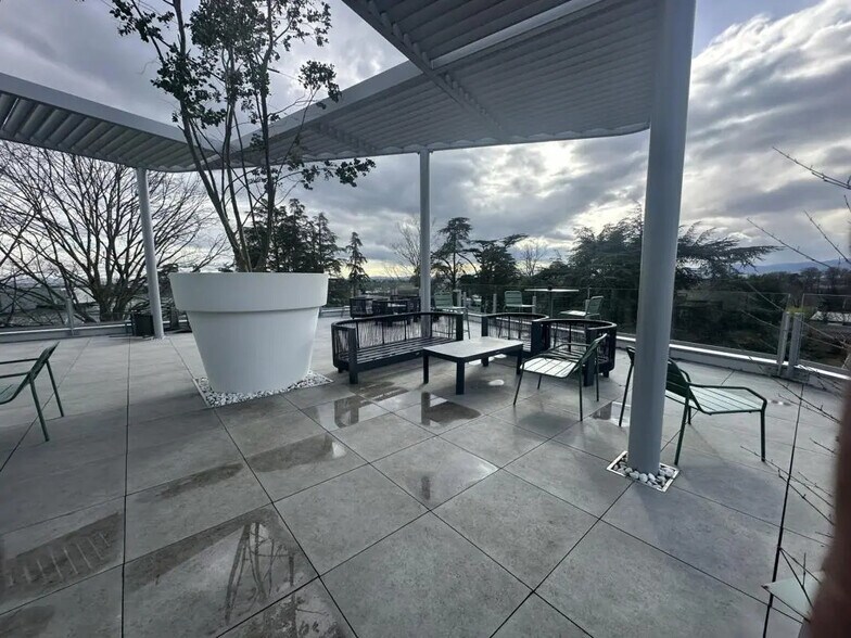 44 Sentier Du Bois Des Côtes, Limonest à louer - Photo du bâtiment - Image 2 de 3