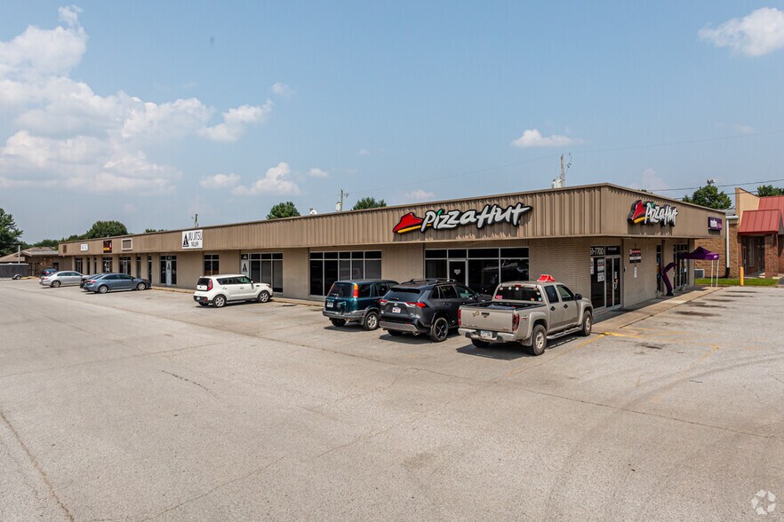 1810 W Sunset Ave, Springdale, AR à vendre - Photo du bâtiment - Image 2 de 14