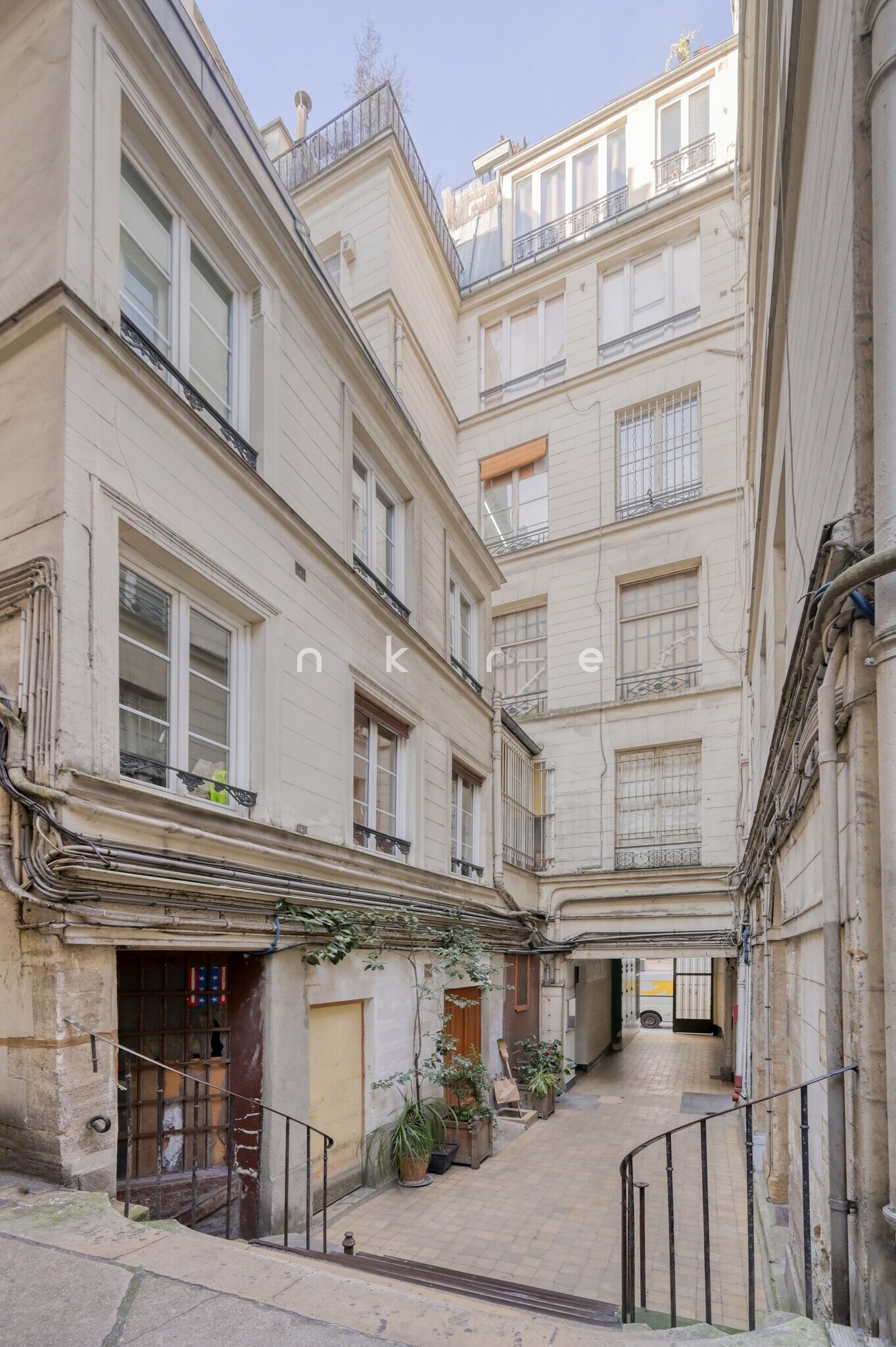 Rue Saint-Sauveur, Paris for lease Primary Photo- Image 1 of 11