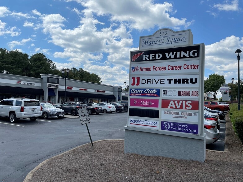 875 Mansell Rd, Roswell, GA à louer - Photo du bâtiment - Image 3 de 4