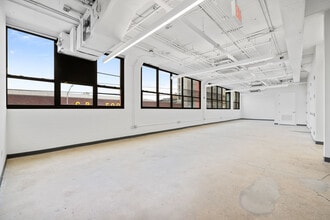 315 Meserole St, Brooklyn, NY à louer Photo intérieure- Image 1 de 2