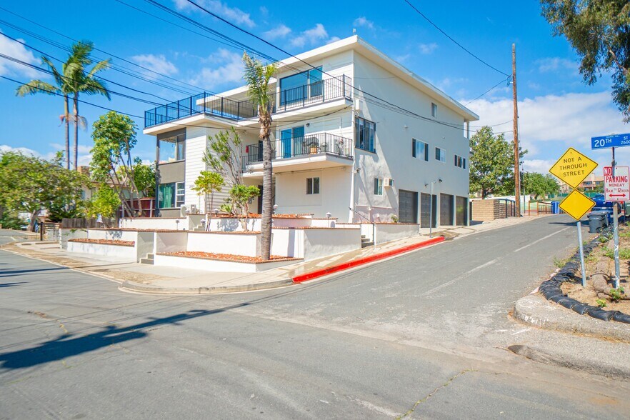 2699 E 20th St, Signal Hill, CA à vendre - Photo du bâtiment - Image 2 de 21