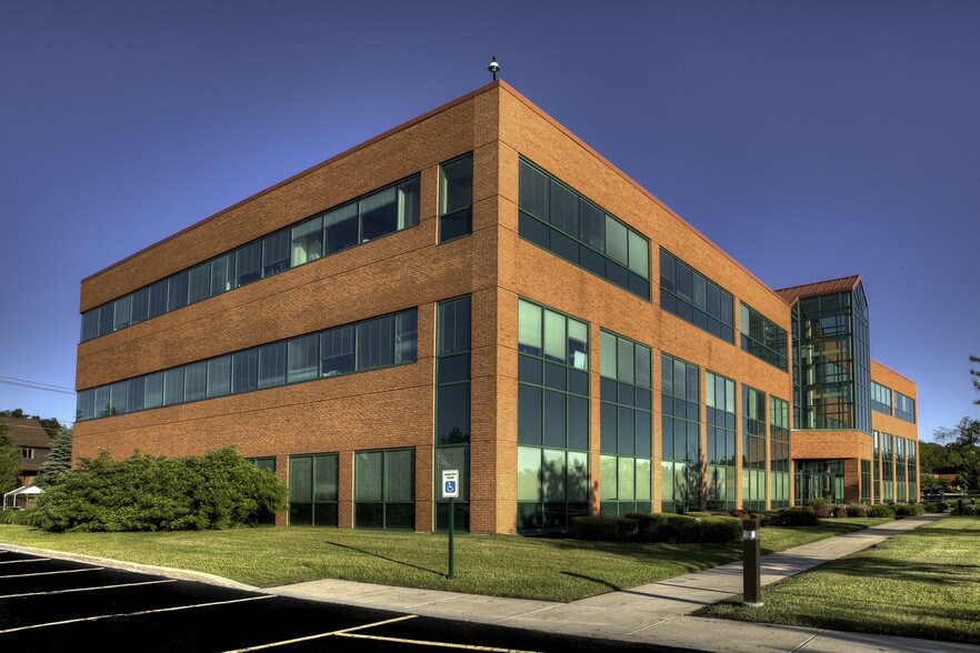 400 Essjay Rd, Williamsville, NY à louer - Photo du bâtiment - Image 2 de 29