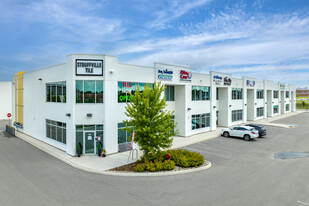 200 Mostar St, Whitchurch-Stouffville ON - Services immobiliers commerciaux