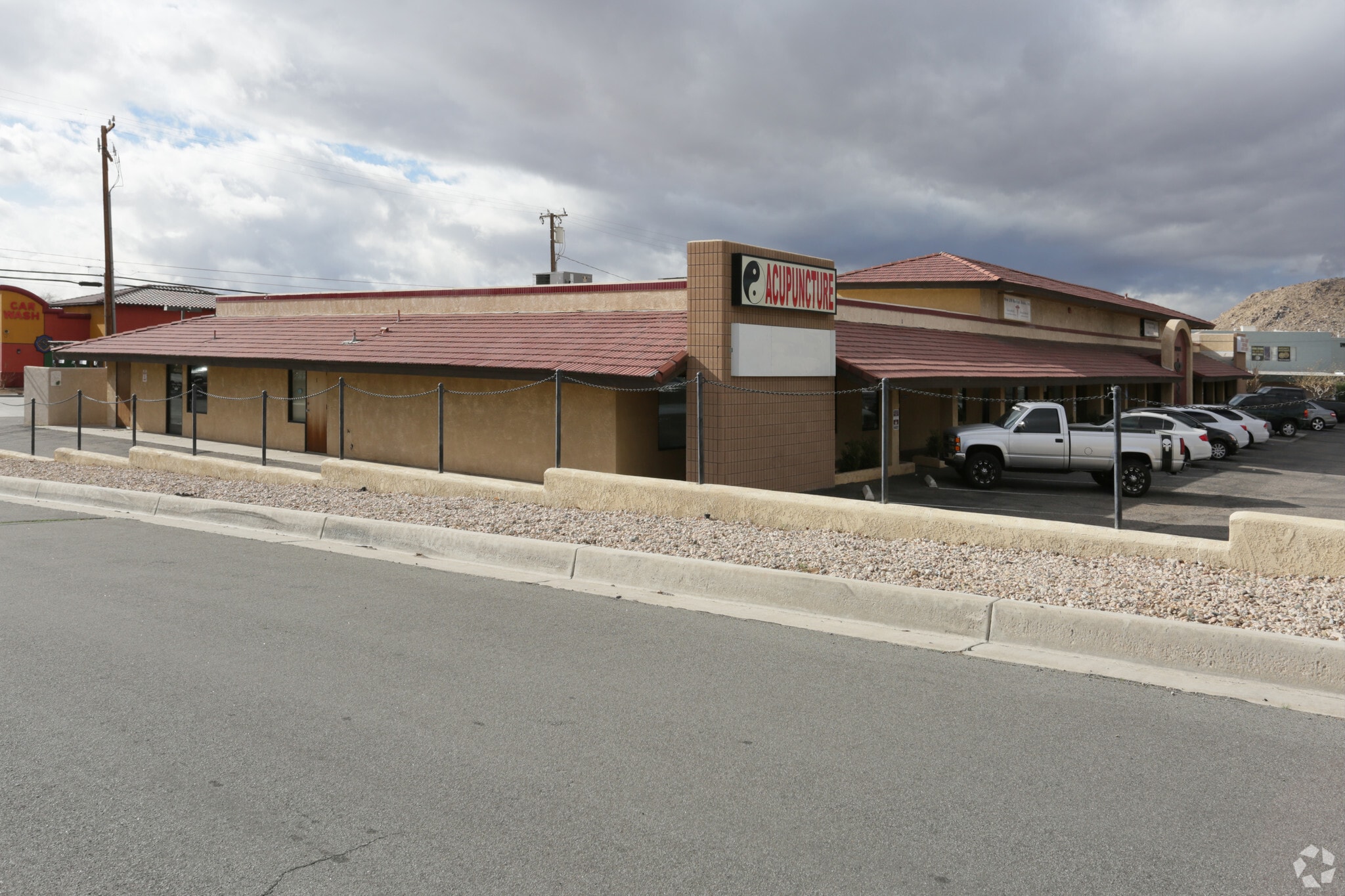 18031 US Highway 18, Apple Valley, CA for lease Primary Photo- Image 1 of 4