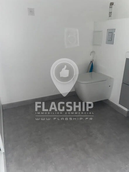 Retail in Sèvres for lease - Interior Photo - Image 3 of 8