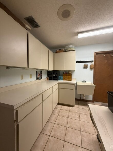 33322 County Road 437, Sorrento, FL for sale - Interior Photo - Image 2 of 34