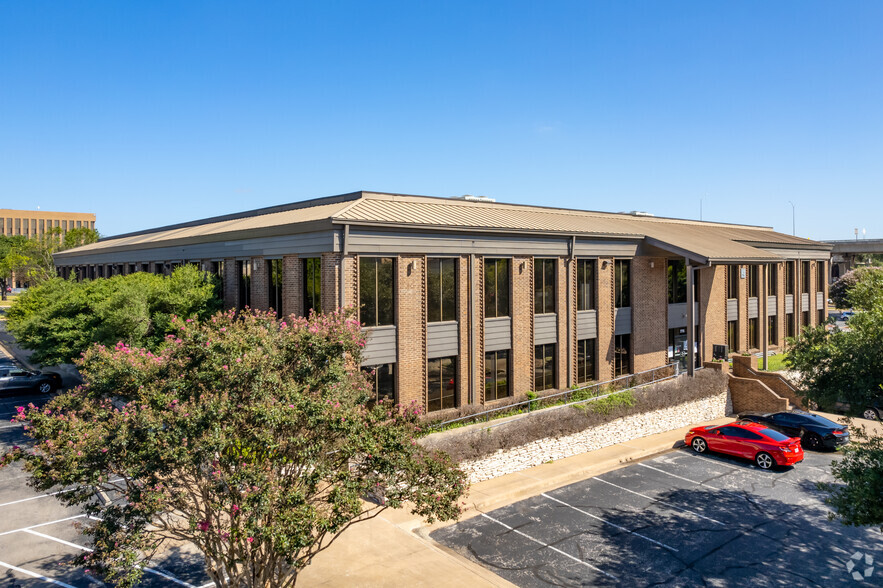 7700 Chevy Chase Dr, Austin, TX à louer - Photo du bâtiment - Image 2 de 4