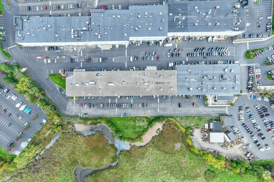 425 Waverley Oaks Rd, Waltham, MA for lease - Building Photo - Image 2 of 7