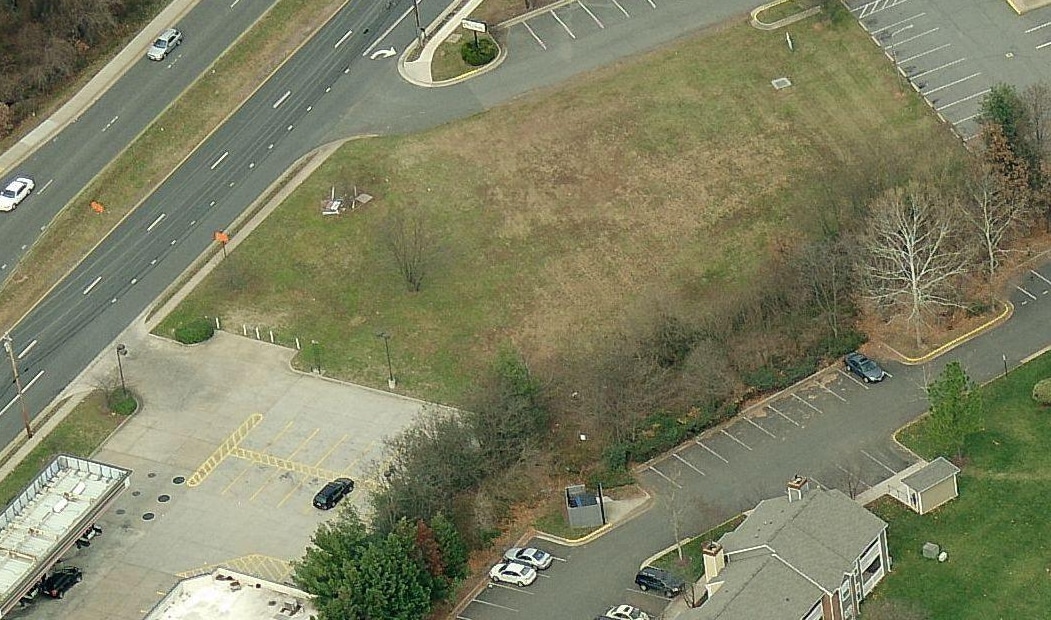 10233 Dumfries Rd, Manassas, VA for lease Primary Photo- Image 1 of 2