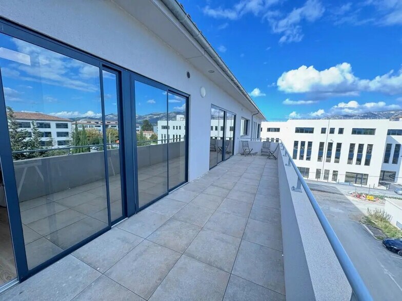 Bureau dans Aubagne à louer - Photo du bâtiment - Image 3 de 3