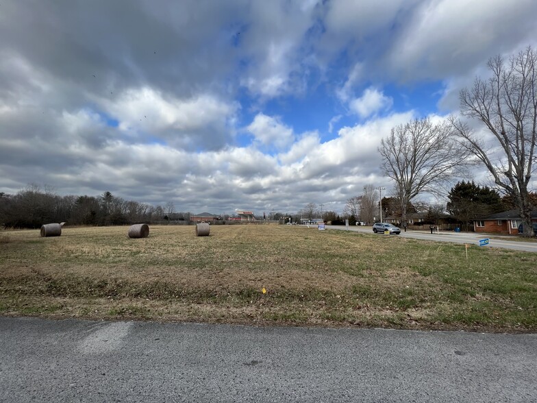 908 Oak Dr, Manchester, TN for sale - Building Photo - Image 2 of 2